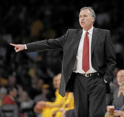 Laker coach Mike D'Antoni shouts instructions during the first quarter against the Houston Rockets in the final home game of the year at Staples Center. (John McCoy/Staff Photographer)  