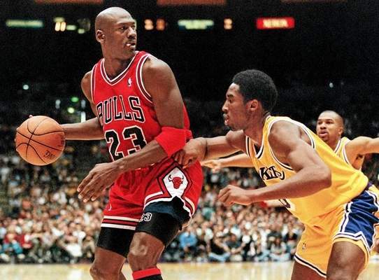 LOS ANGELES, UNITED STATES: Michael Jordan of the Chicago Bulls (L) eyes the basket as he is guarded by Kobe Bryant of the Los Angeles Lakers during their 01 February game in Los Angeles, CA. Jordan will appear in his 12th NBA All-Star game 08 February while Bryant will make his first All-Star appearance. The Lakers won the game 112-87. AFP PHOTO/Vince BUCCI (Photo credit should read Vince Bucci/AFP/Getty Images) 