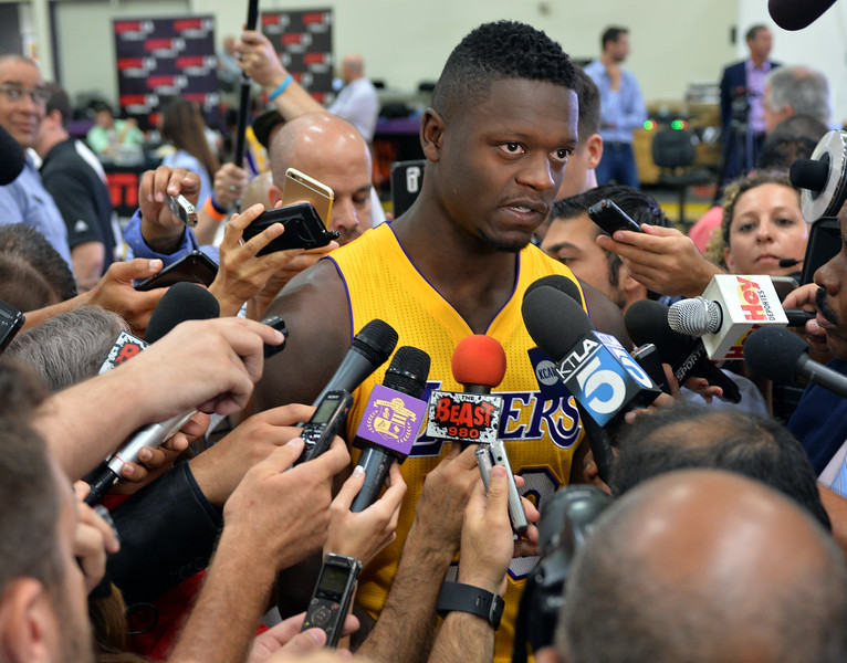 Lakers forward Julius Randle holds court. Photo By Robert Casillas / Daily Breeze
