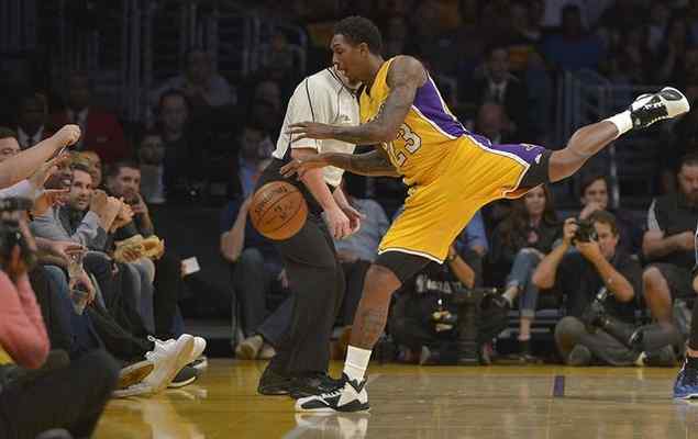 Lakers' Lou Williams given leave of absence following grandfather's passing