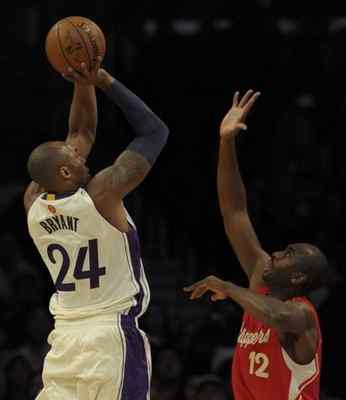  Los Angeles Lakers forward Kobe Bryant #24 shoots against Los Angeles Clippers forward Luc Richard Mbah a Moute #12 in the first half. The Lakers hosted the Clippers on a Christmas Day game at Staples Center in Los Angeles, CA. 12/25/2015 (photo by John McCoy/Los Angeles News Group) 