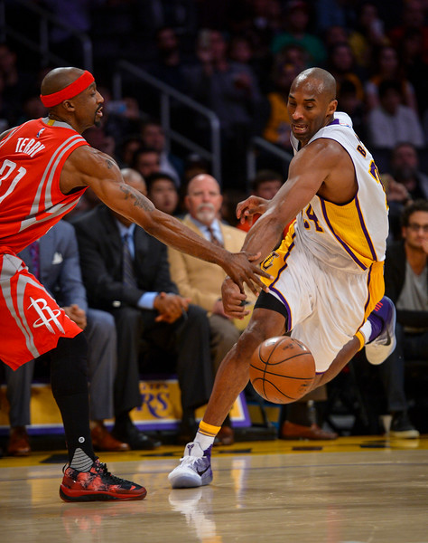 Lakers Kobe Bryant drives around Rockets Jason Terry during first half action at Staples Center Sunday, January 17, 2016.   ( Photo by David Crane/Los Angeles News Group )