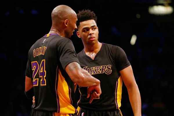 Lakers' Kobe Bryant and D'Angelo Russell talk during game against the Brooklyn Nets on Nov. 6, 2015. (Photo by Mike Stobe/Getty Images) 