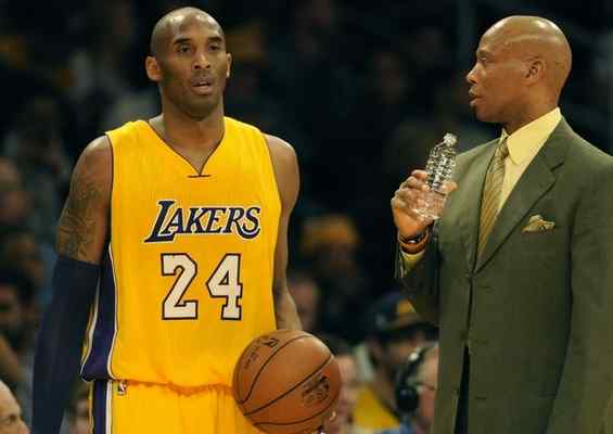 Los Angeles Lakers forward Kobe Bryant #24 and Los Angeles Lakers head coach Byron Scott in the 2nd quarter. The Los Angeles Lakers played the New Orleans Pelicans in a game at Staples Center in Los Angeles, CA 1/12/2016 (photo by John McCoy/Los Angeles News Group) 