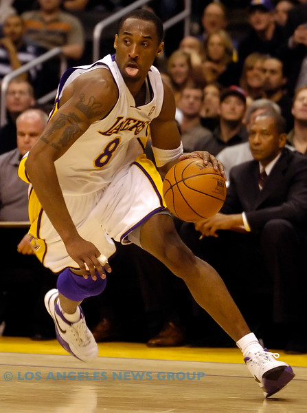 LOS ANGELES - 01/ 22/06 - ©DAILY BREEZE PHOTO: SCOTT VARLEY -- Lakers guard Kobe Bryant credited former Lakers coach & Dallas assistant Del Harris for scoring 62 points through three quarters in the 2005-06 season