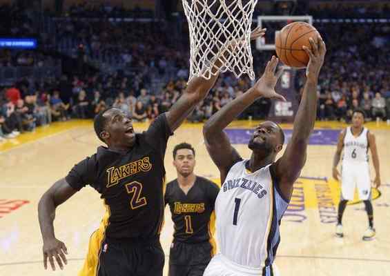 Memphis Grizzlies forward Lance Stephenson, right, shoots as Lakers forward Brandon Bass defends Friday night. Mark J. Terrill – The Associated Press