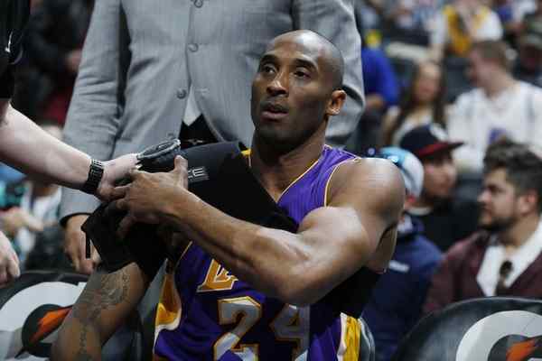 The Lakers' Kobe Bryant spent the second half of Wednesday's game at Denver on the bench nursing a sore shoulder. (AP Photo/David Zalubowski) 