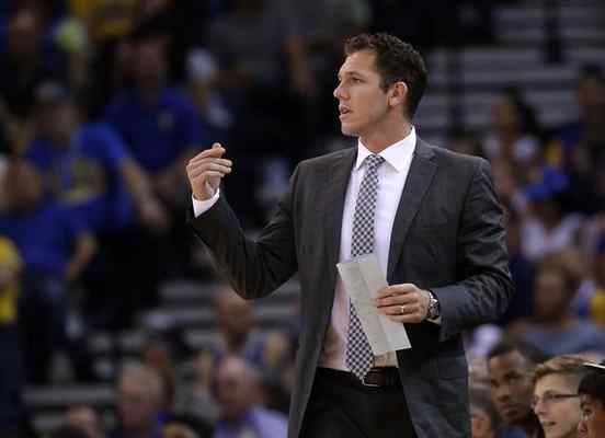 Golden State Warriors interim head coach Luke Walton instructs his team during the first half of an NBA preseason basketball game against the Denver Nuggets, Tuesday, Oct. 13, 2015, in Oakland, Calif. (AP Photo/Marcio Jose Sanchez) 