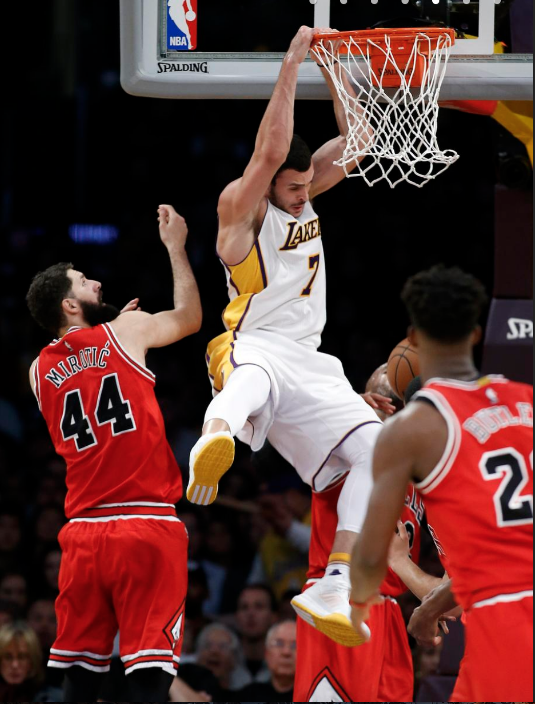 Lakers forward Larry Nance Jr. dunks against Chicago Bulls forward Nikola Mirotic on Sunday at Staples Center. AP Photo/Alex Gallardo