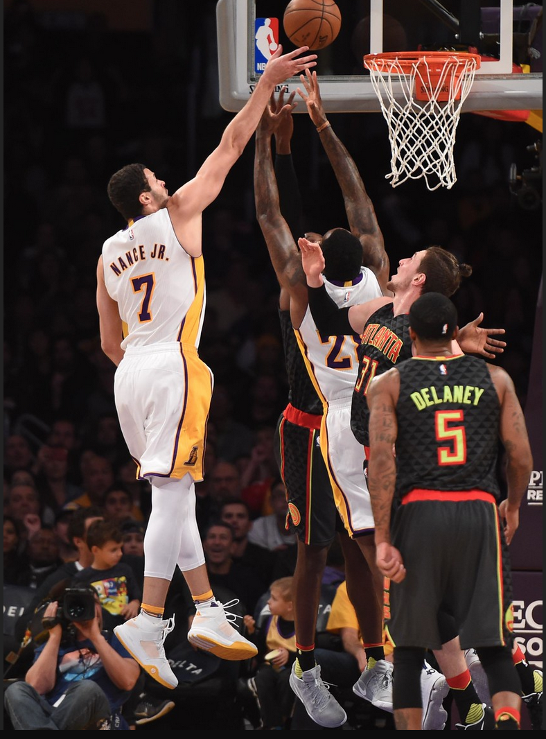 Lakers forward Larry Nance Jr. (7) scores against the Atlanta Hawks during the 2nd quarter, at the Staples Center. the Lakers won 109-94. Los Angeles Calif., Sunday, November ,27, 2016. (Photo by Stephen Carr / Daily News /SCNG)