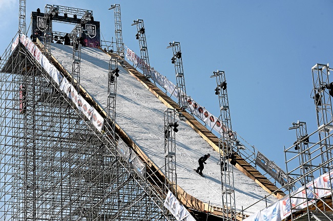 Snow boarders practice on the Big Air ramp prior to the start of the Shaun White's Air + Style: Los Angeles. 
