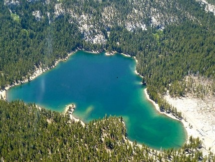 Aerial view of a lake in Mammoth. (Photo courtesy of Skytime Air Tour)