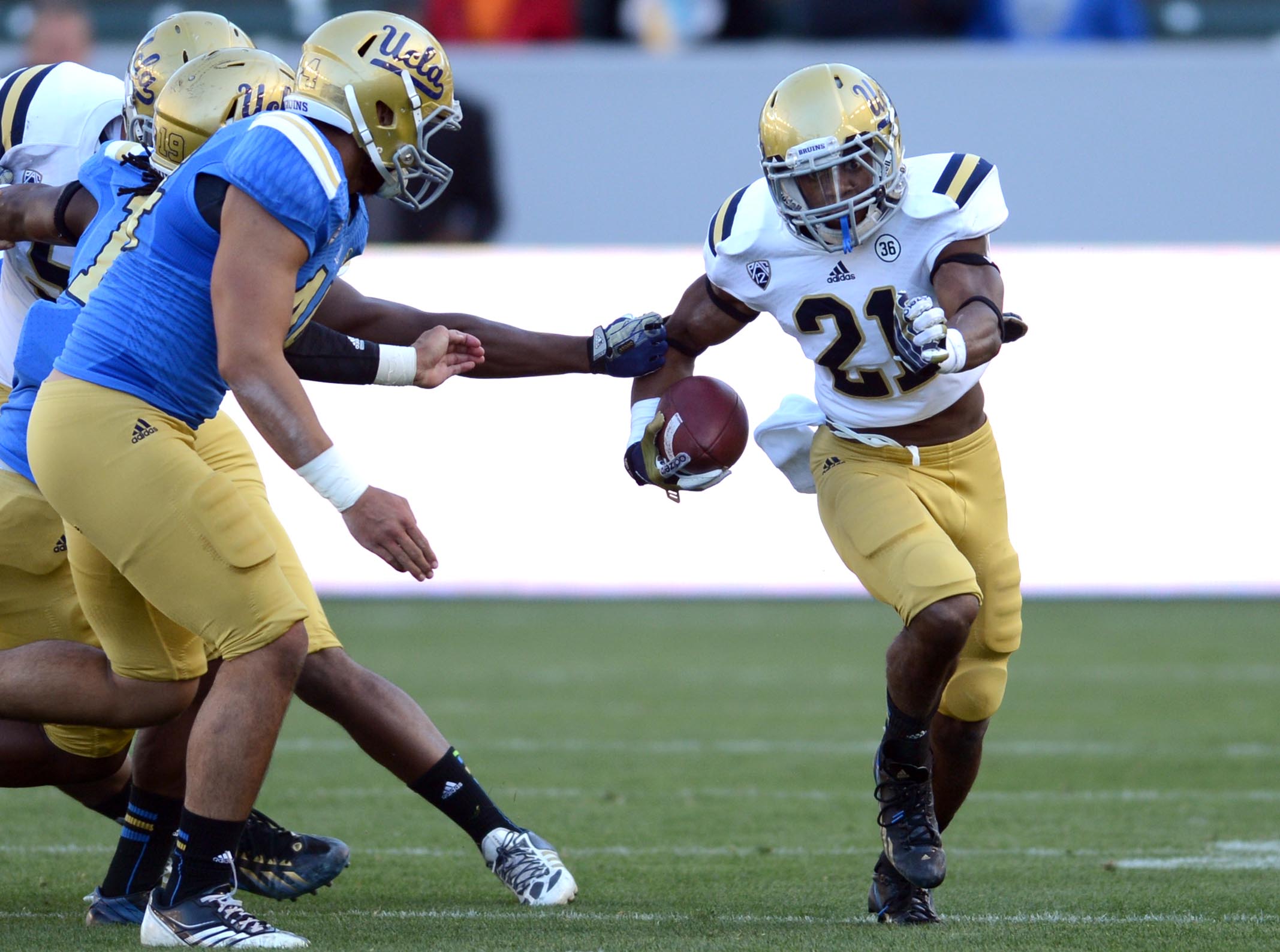 UCLA's Lee Craig,21, runs for yards against teammates, during the second quarter of the UCLA Spring Football Showcase,  at the StubHub Center.    Carson Calif., Saturday, April 26,  2014.  (Photo by Stephen Carr / Daily Breeze)