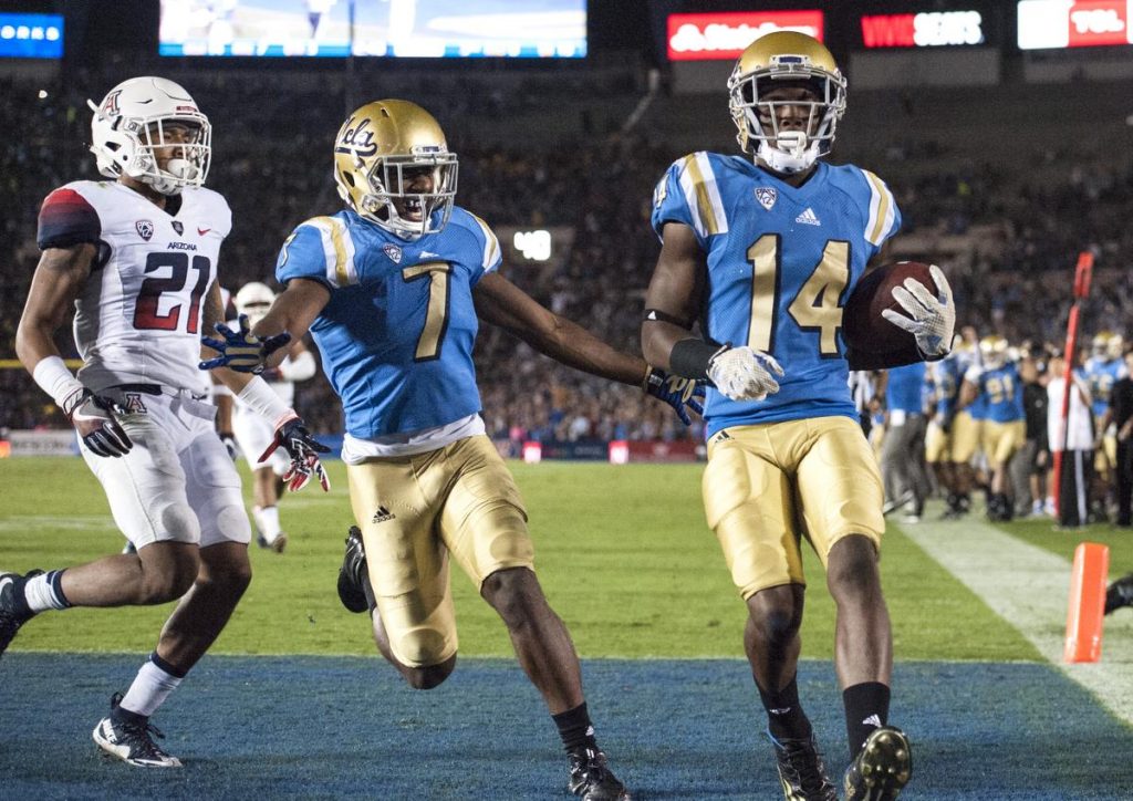UCLA Bruins' Theo Howard runs in for a touchdown during the second half against Arizona Wildcats at Rose Bowl Stadium in Pasadena on Saturday, October 01, 2016. (Photo by Ed Crisostomo, Orange County Register/SCNG)