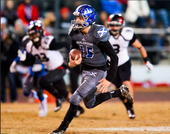 La Habra quarterback Zach Fogel (15) runs for a touchdown on a keeper as they play Murrieta Valley in their CIF semi-final game at La Habra High School on Friday November 25, 2016. (Photo by Keith Durflinger/Whittier Daily News/SCNG)